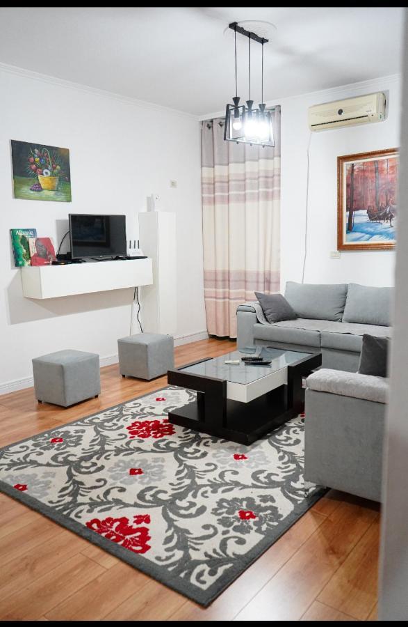 Apartament Center Tirana Eksteriør billede