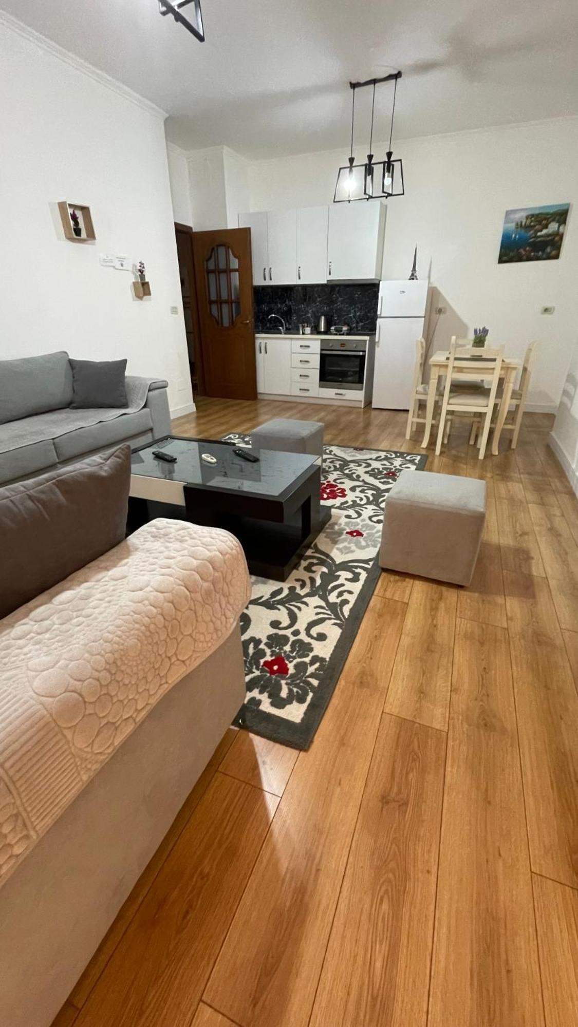 Apartament Center Tirana Eksteriør billede